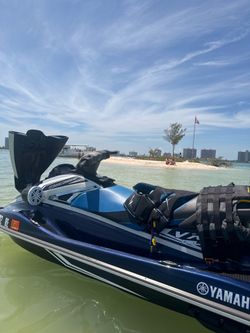 2016 Yamaha VX deluxe wave runner