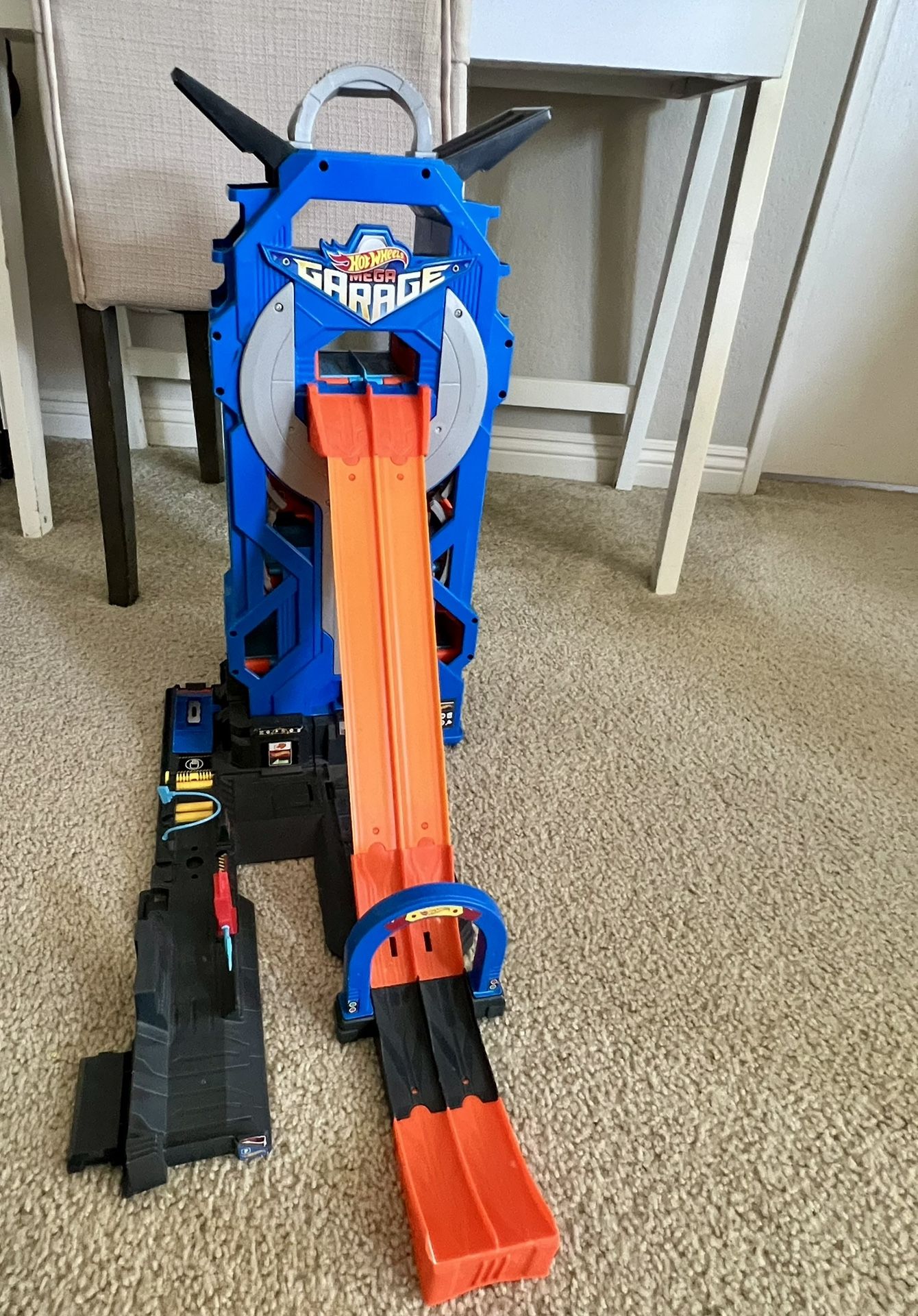 Hot Wheels Mega Garage Track And Play set