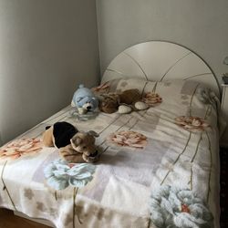 Queen - Canadian Bedroom Set White