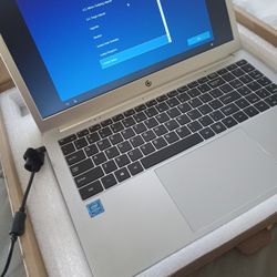 Core Innovations CLT1564SL 15.6" HD Celeron N3350 1.1GHz Intel HD Graphics 500 3GB RAM 64GB SSD Win 10 Home in S Mode Silver