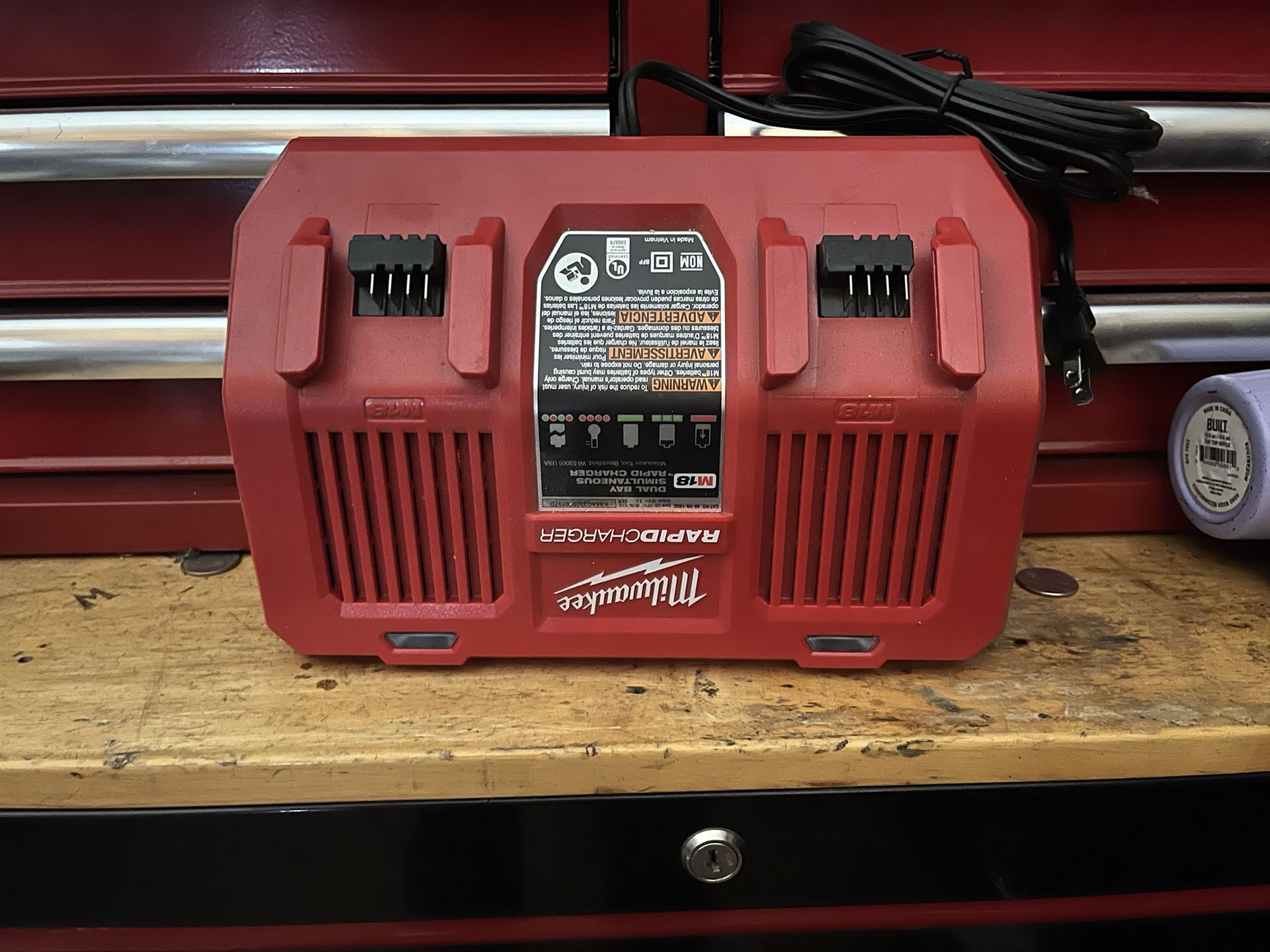 M18 18-Volt Lithium-Ion Dual Bay Rapid Battery Charger