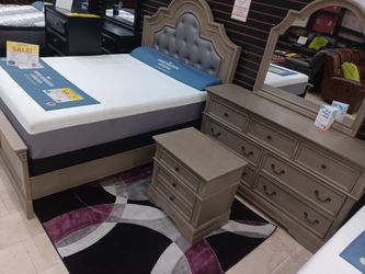 *4th Of July Now*---Frisco Bold Queen/King Bedroom Sets---Starting At $699---Delivery And Easy Financing Available 