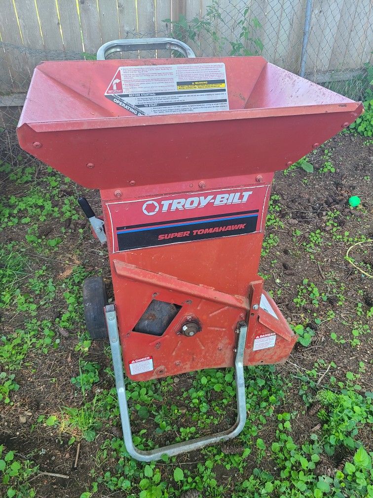 Troy Built Super Tomahawk Woodchipper / Shredder