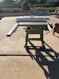 General International Table Saw with Fence and Mobile Base