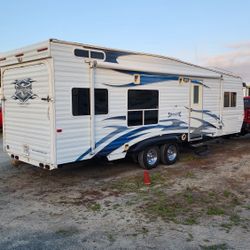 2008 Weekend warrior SS2500 RV Toy Hauler Camper Trailer 