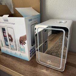 New In Box Mirrored LED Personal Mini Fridge Skincare 