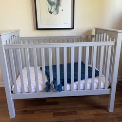 Pottery barn crib In Gray With Mattress