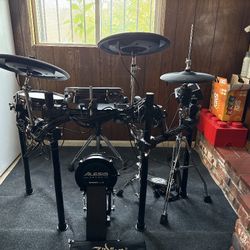 Alesis Strata Club With Hi-hat Stand & Double Pedals