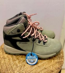 NEW Columbia Waterproof Hiking Boots