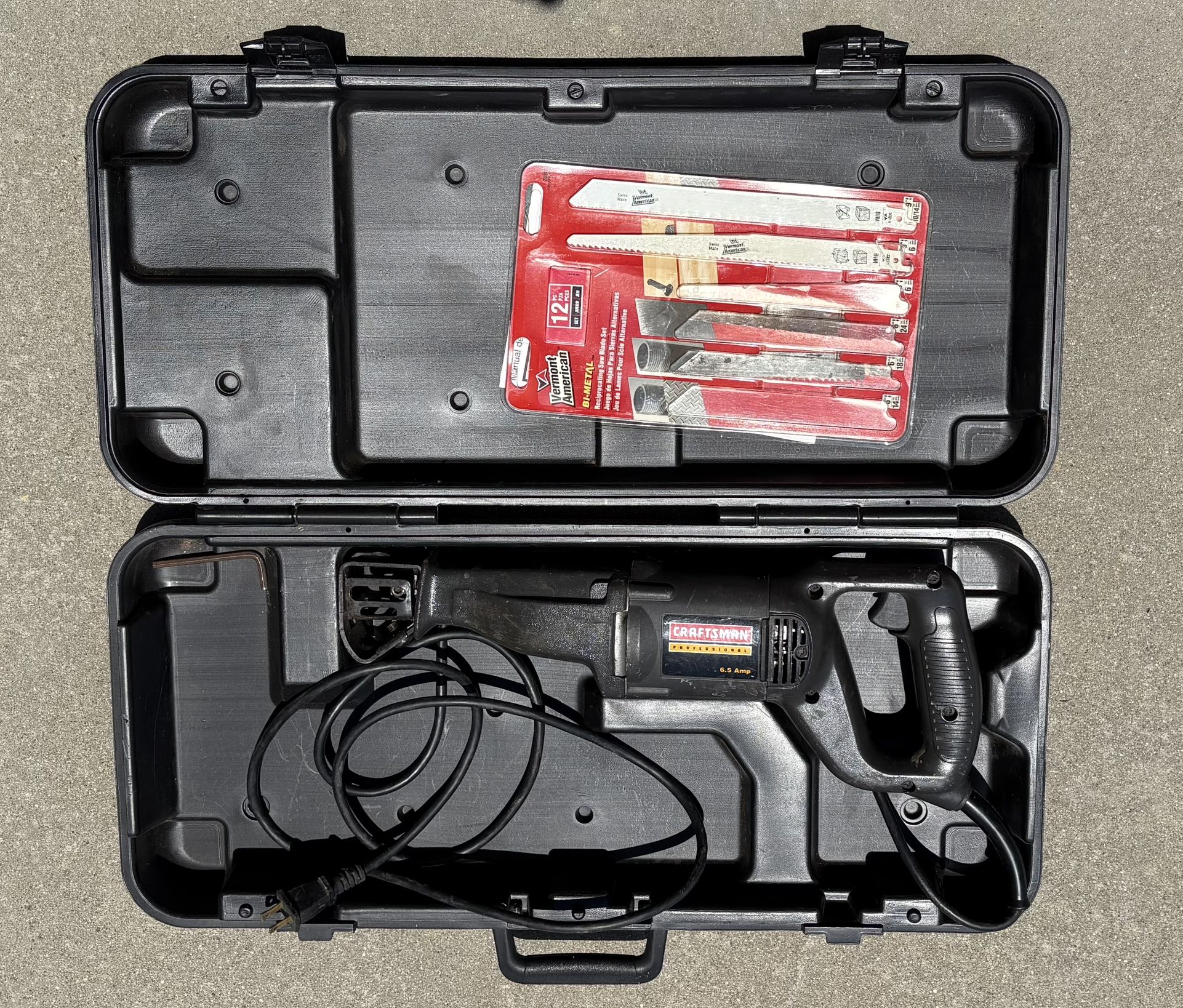 Craftsman Model 900. Corded Reciprocating Saw w/ Hard Case