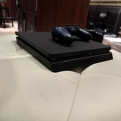 Ps4 slim console