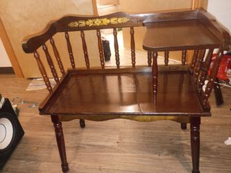 1930s Era Ethan Allen Gossip Table