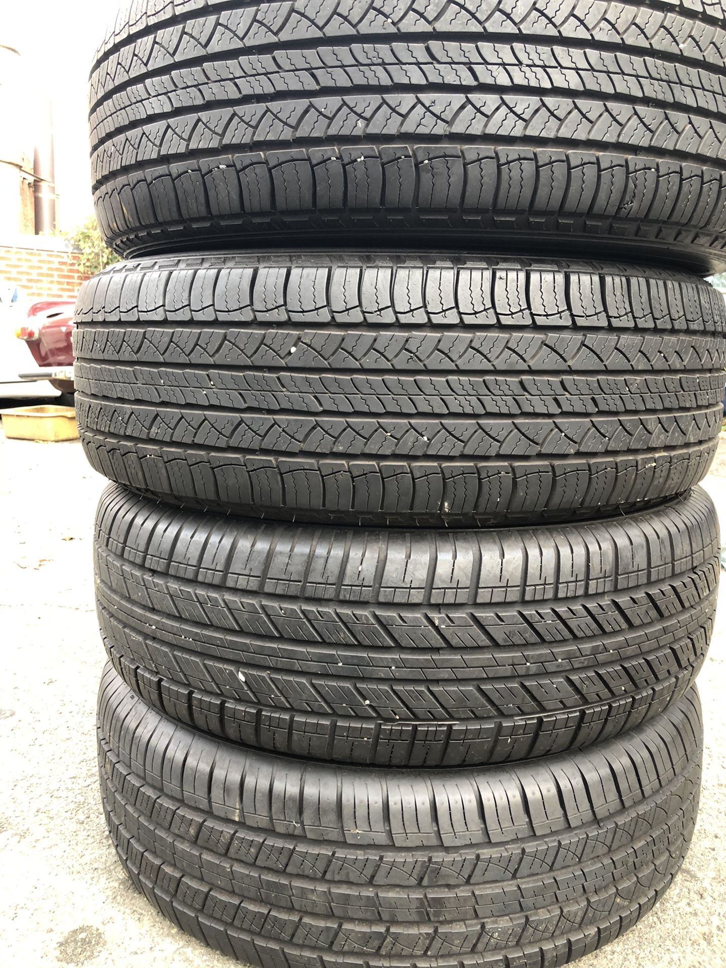 Set 4 usted tire 235/65R18 two MICHELIN one ATLAS and one IRONMAN one used tire have two patch set 4 used tire $250 4 llantas usadas 235/65R18 2 MICH