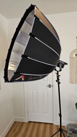 Aputure 120D Professional portrait lighting kit w/ Light dome light box and Fresnel