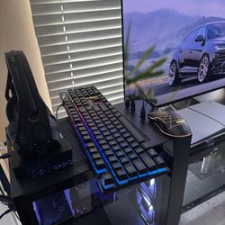 Gaming PC RTX 4060 180Hz gaming monitor key keyboard, and mouse