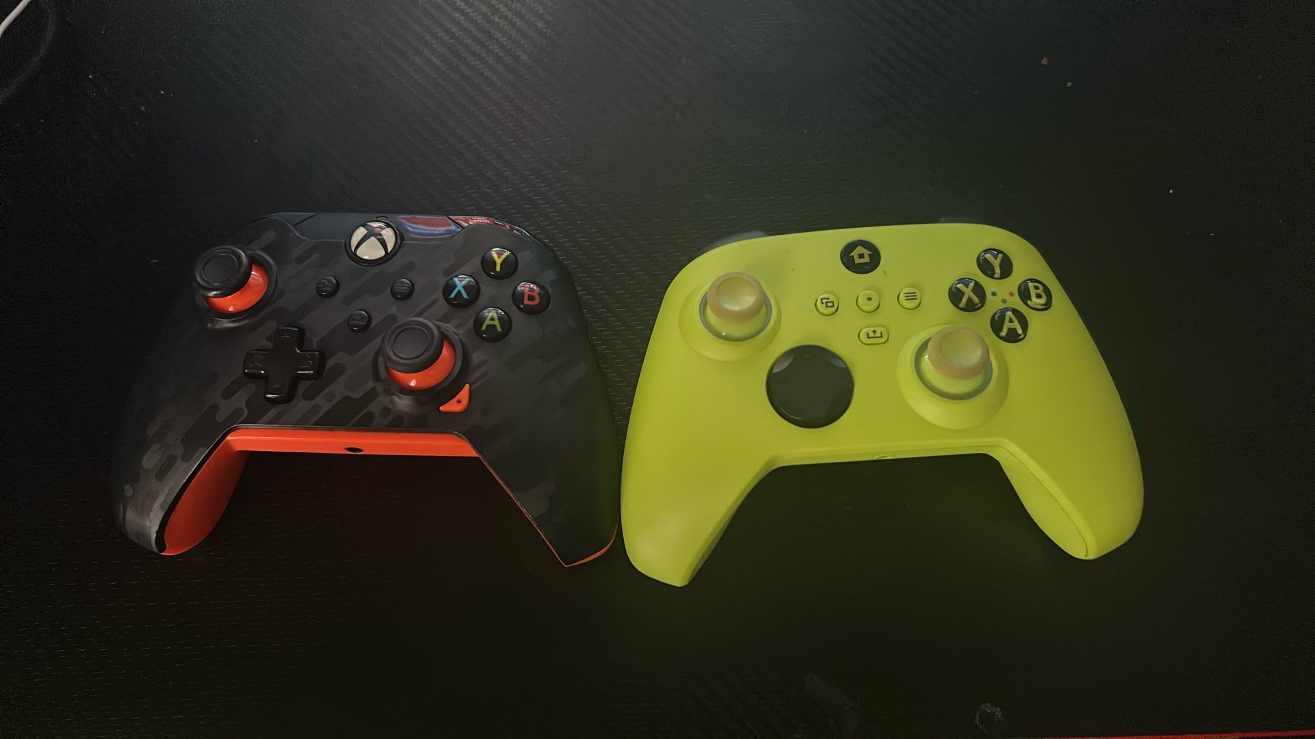 Xbox Controllers (wired/wireless)
