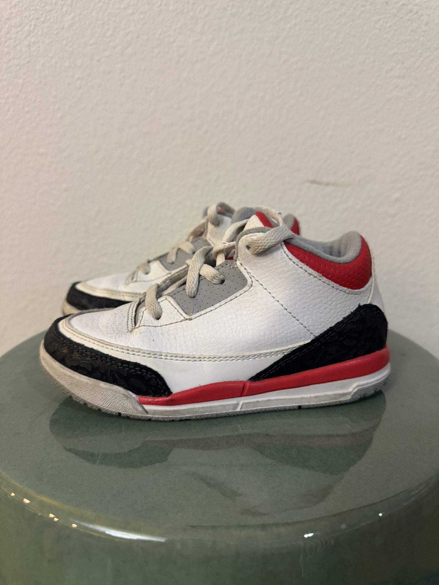 Jordan 3 Fire Red Size 2Y