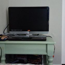 TV,BLUERAY AND SIDE TABLE FOR SALE 