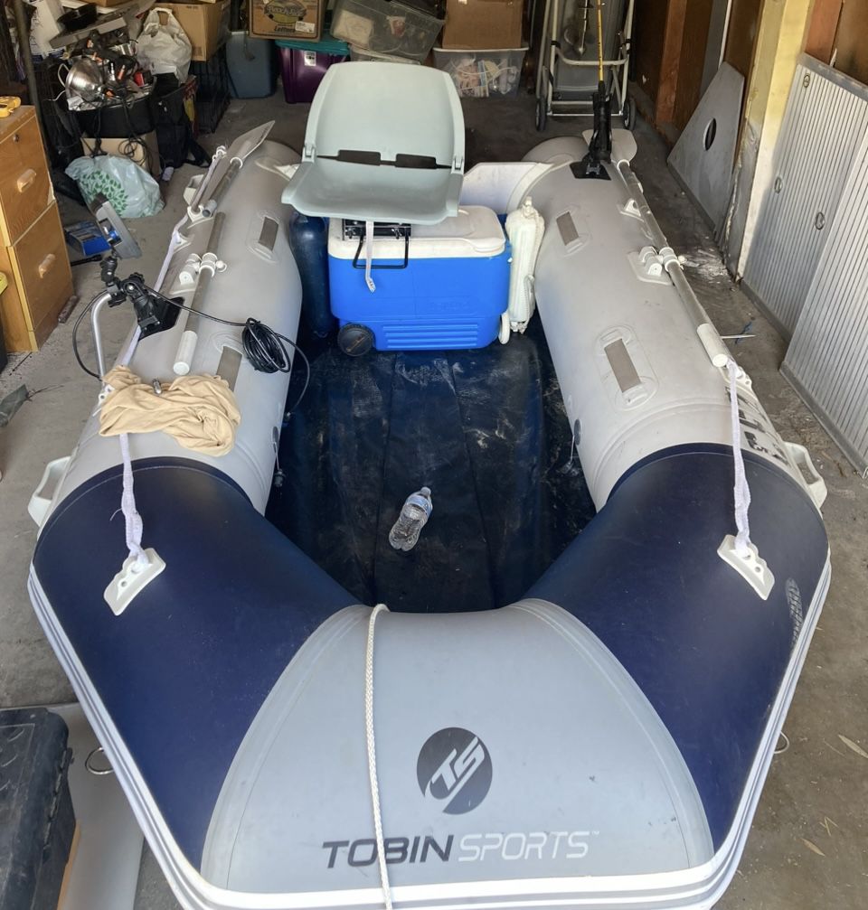 12’ Dinghy With Everything ! 
