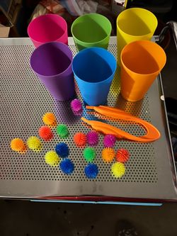 Preschool cups with balls and grabber