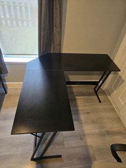 Corner simple desk