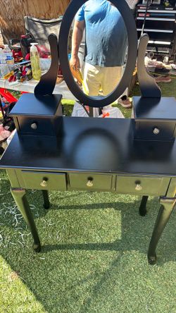 makeup vanity desk