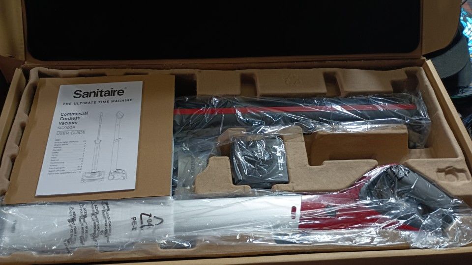Cordless Commercial Vacuum Sanitaire Tracer SC7100
