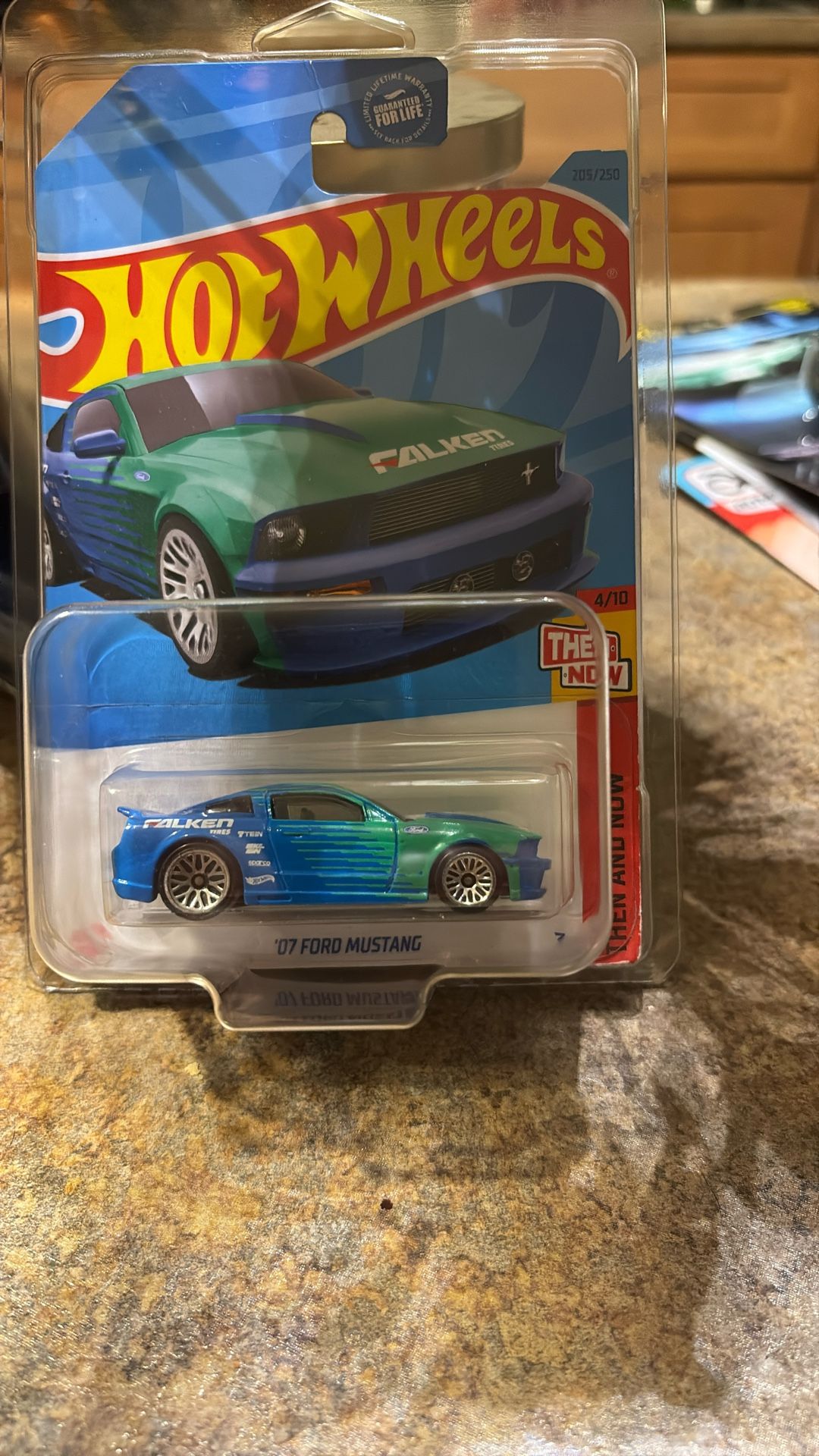 HOT WHEELS 07 FORD MUSTANG FALKEN