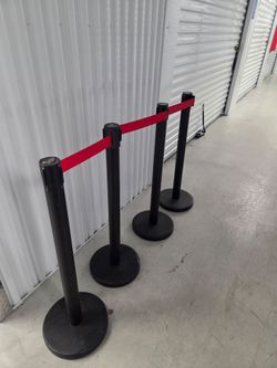 4 standing line posts/color black