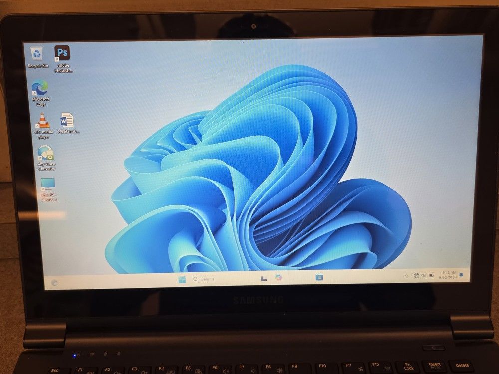 SAMSUNG TOUCH SCREEN 14 INCHES DISPLAY