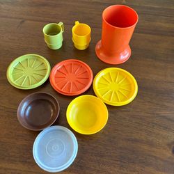 Tupperware Vintage Toys Set 9 Pieces cups