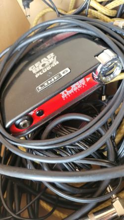 Box: Guitar Cables + Line6 Soundcard