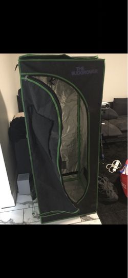 Grow tent comes with everything you need also comes with monotub and still air box