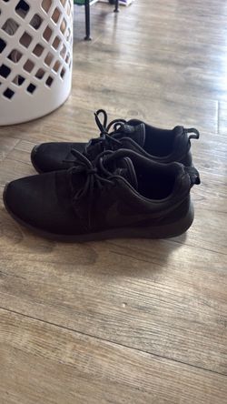 Black Nike size 8