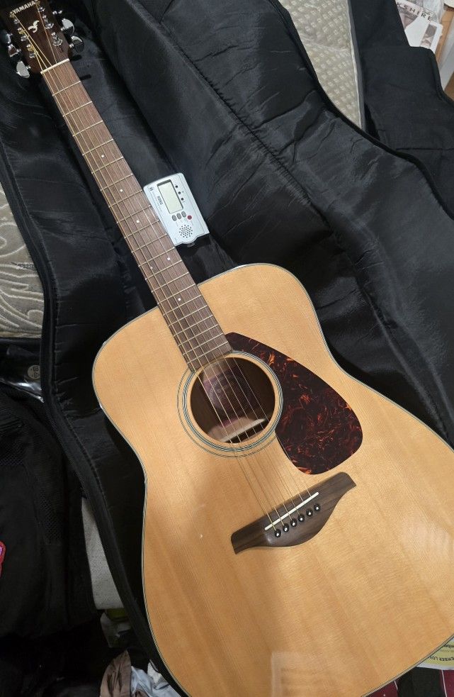 Yamaha Acoustic Guitar