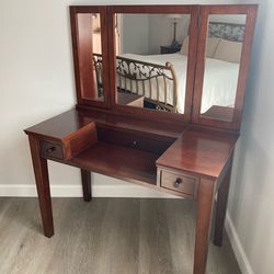 Makeup vanity