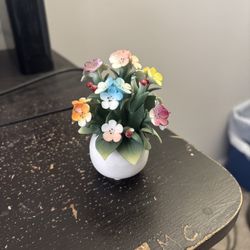 Vintage Porcelain Capodimonte Style Flower Pot Pastel Bowl. 4 Inches Height