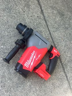 Milwaukee M18 FUEL 18V Lithium-lon Brushless Cordless SDS-Plus 1-1/8
