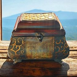 Vintage Style Decorative Storage/Jewelry Box with Gold Accents