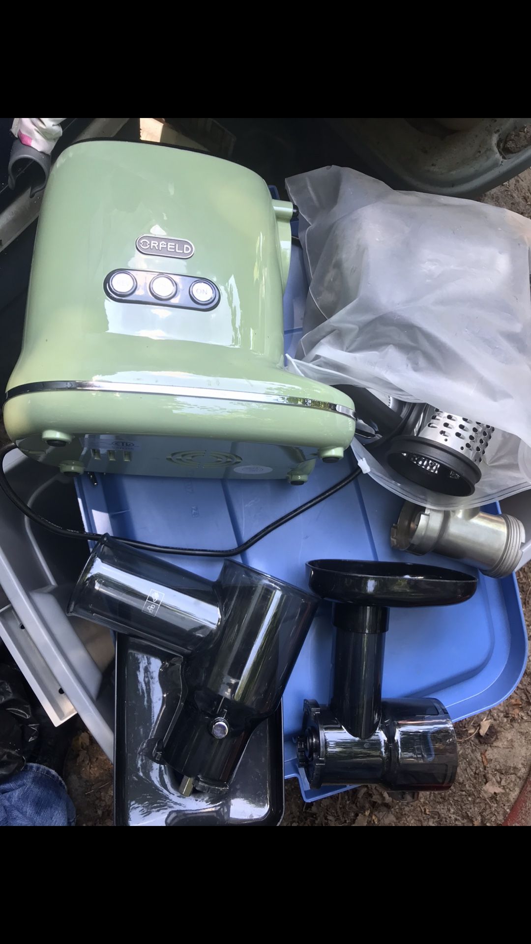 New High Powered Meat Grinder With All Attachments Everything Goes For $80