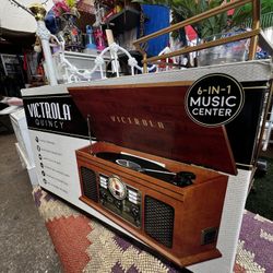 Tocadiscos , Radio, Aux , Bluetooth, $45