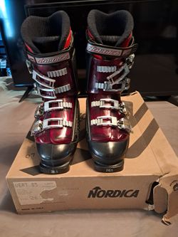 Women's ski boots new