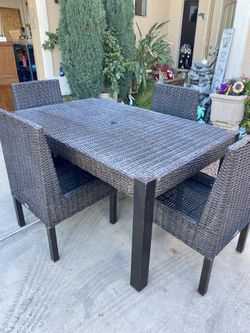 Pier 1 imports wicker patio set 4 chairs