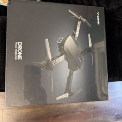  Brand new R36S handheld game console, still factory sealed. Plays classic retro games on a 3.5” IPS screen (640×480) with smooth controls and long ba