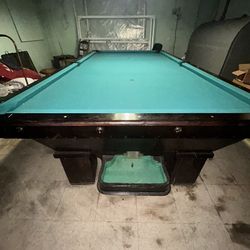 9 Ft X 5 Ft Brunswick Slate Pool/Billard Table