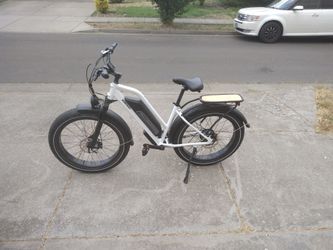 Himiway Cruiser Step-thru E-bike with rear rack and tail light