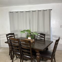 Large Extendable Dining Table with 6 Chairs / Comedor con Mesa de Extension y 6 Sillas