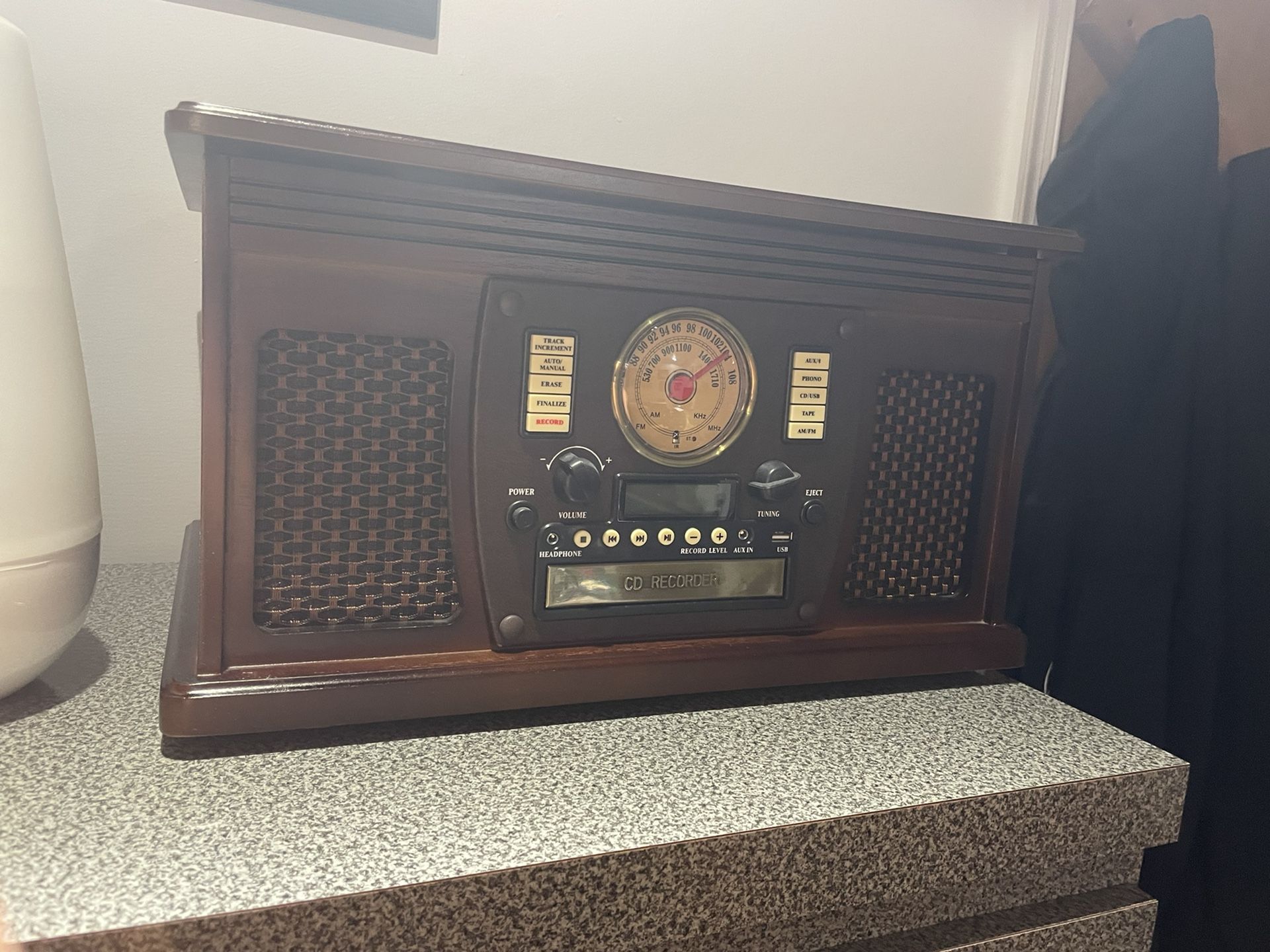 Radio Bluetooth And Vinyl