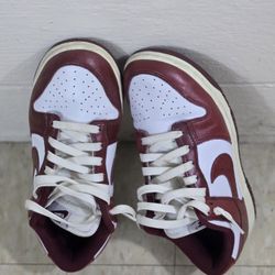 Nike Dunk Low
Redwood