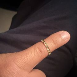 Female 14k gold ring 